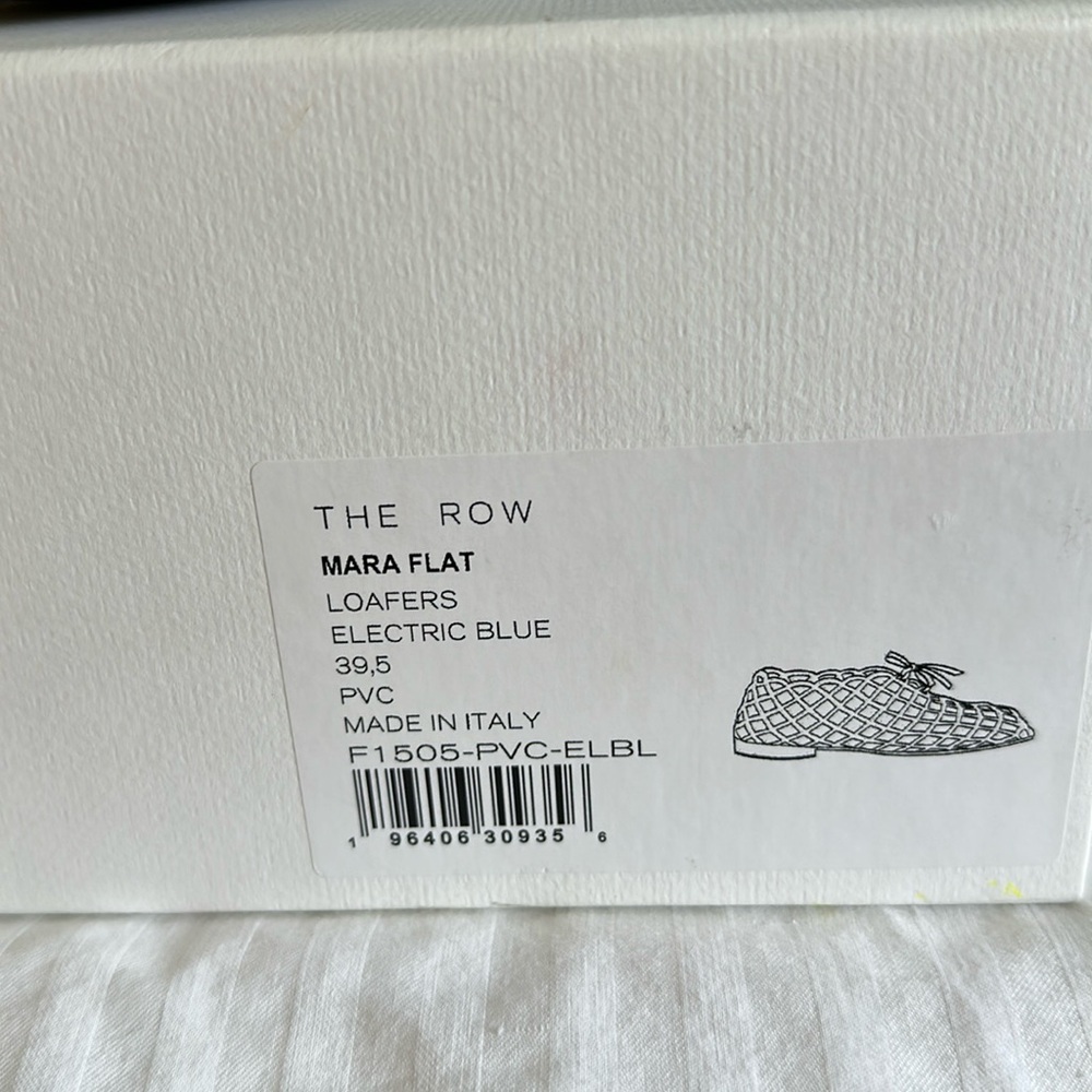 The Row, Mara flat 39,5, has inner side on left shoe broken, see pictures